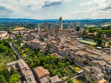San Gimignano - Italie - Toscane - La Ville Aux Mille Tours Est Un Petit Village Médiéval Fortifié