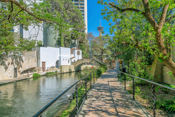 Canvas Print - River Walk in San Antonio Texas flanked by trails and buildings on a sunny day