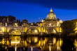 Petersdom in der blauen Stunde mit Tiber
St. Peter's Basilica during the blue hour with the tiber river