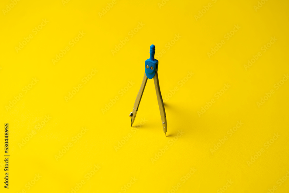 compass circle drawing toolisolated, geometry school supplies