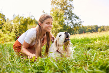 Wall Mural - Mädchen beim Spielen und Streicheln mit Hund