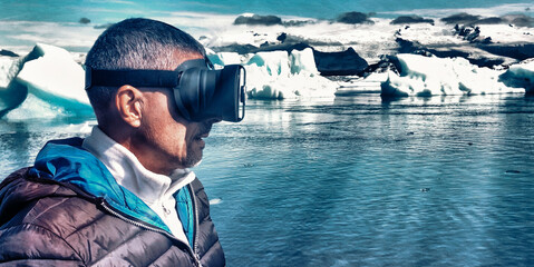 Canvas Print - Man with VR 3D glasses visiting Jokulsarlon lagoon