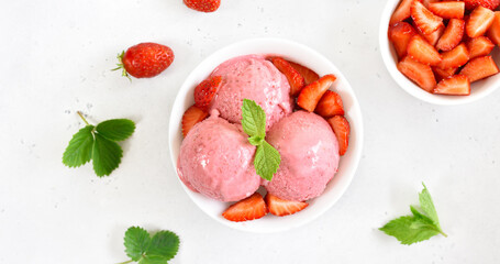 Wall Mural - Strawberry ice cream in white bowl