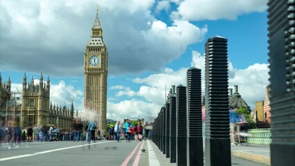 Wall Mural - London- Motion blurred people time lapse of Houses of Parliament from Westminster Bridge