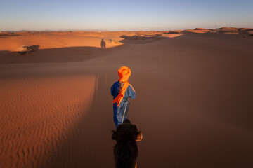 Wall Mural - Beduine in der Sahara