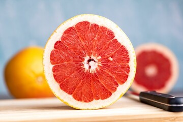 Poster - Closeup shot of a sliced grapefruit on the table