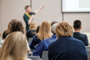 audience listens to the speaker at conference