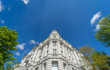 Aufkleber - Low Angle View Of Building Against Sky