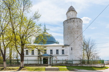 Wall Mural - The Khan's mosque with a minaret is a unique monument of architecture and history of Kasimov, Ryazan region, Russia.