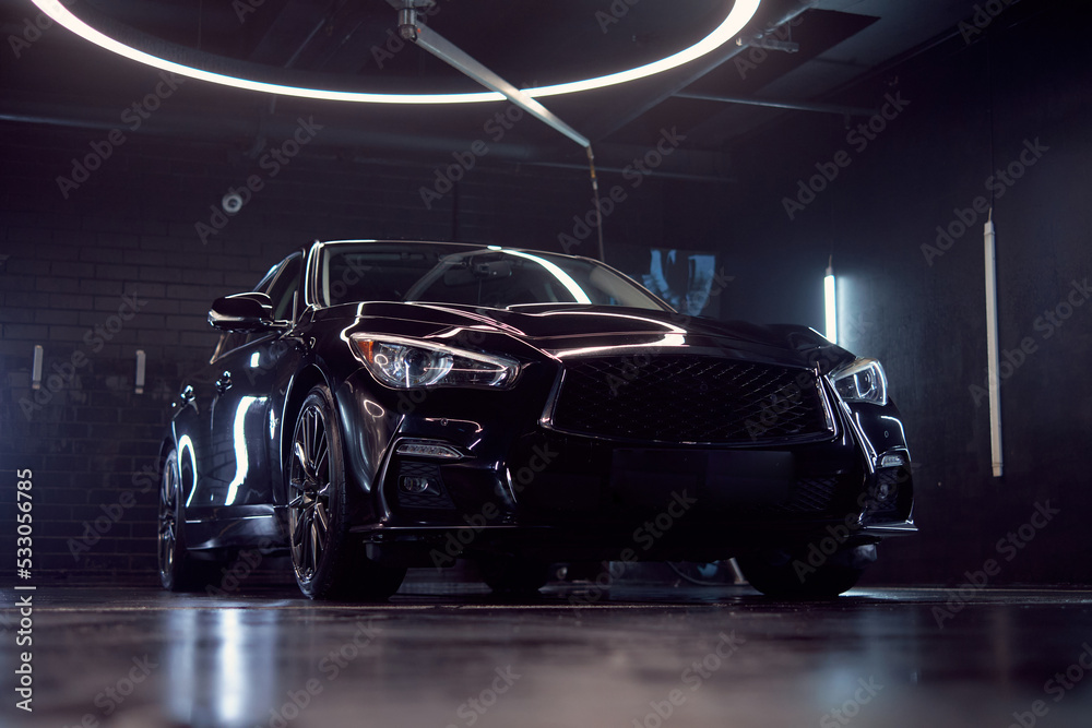 Luksusowy samochód po profesjonalnym detailingu