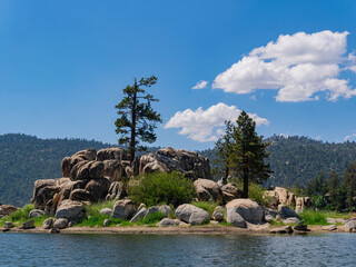 Sticker - Sunny view of the landscape in Big bear lake area