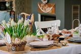 Fototapeta Tulipany - Dekoracja stołu wielkanocnego