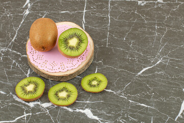 Wall Mural - Whole and sliced kiwi on wooden board