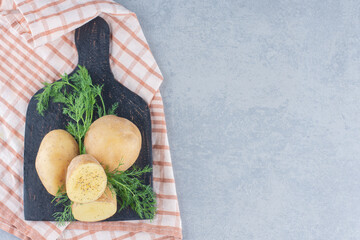 Wall Mural - Pile of potatoes on burlap sack background