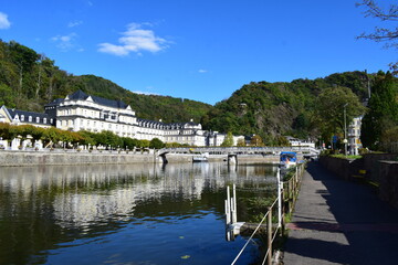 Canvas Print - Lahn mit klassischen Gebäuden in Bad Ems, great spa town of Europe und UNESCO Welterbe