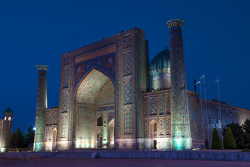 Wall Mural - Sherdor ancient madrasah at evening twilight. Registan Square. Samarkand, Uzbekistan