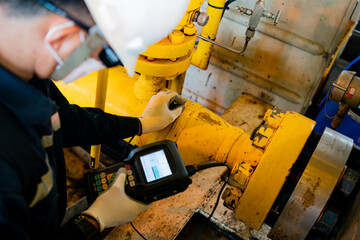 Inspectors inspect pipes in the petrochemical industry with ultrasonic instruments