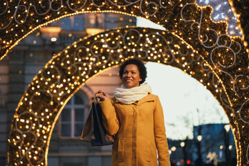 Wall Mural - Black Woman In The Holiday Shopping