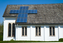 Moderne Evangelische Kirche Mit Solardach In Form Eines Kreuzes