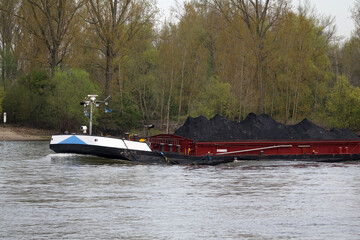 Sticker - Frachtschiff mit Kohle