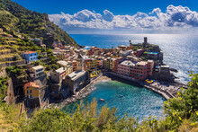 Blick Auf Vernazza An Der Mittelmeerküste In Italien