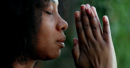 Wall Mural - African woman praying to God