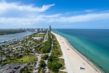 Canvas Print - Aerial view of the Haulover beach on a bright sunny day