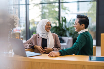 Poster - Young business couple using laptop in the office
