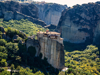 Canvas Print - Panoramic view of Meteora monastery on the high rock and road in the mountains, Greece