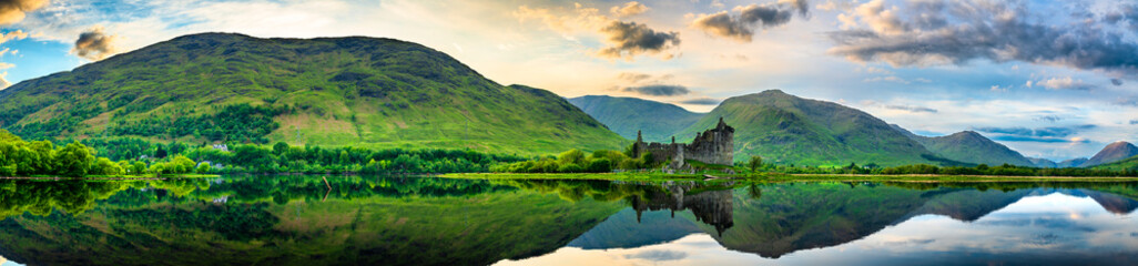 Sticker - The ruins of Kilchurn castle panorama on Loch Awe in Scotland