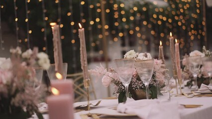 Canvas Print - Interior of restaurant with gold and rose table decoration for wedding