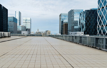 Canvas Print - Empty roof top platform in the city