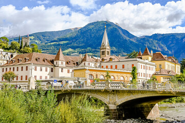 Meran, Kurhaus, Passer, Fluss, Passerpromenade, Kurpromenade, Kirche, Altstadt, Vinschgau, Südtirol, Sommer, Herbst, Herbstsonne, Italien