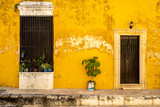 Fototapeta Miasta - Old yellow house at the magical town of Izamal in Mexico