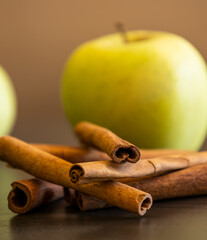 Wall Mural - fresh green apples with cinnamon sticks close up