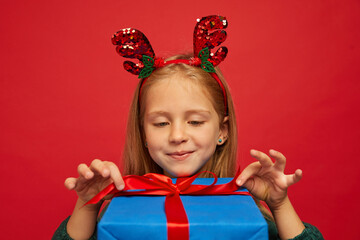 Wall Mural - Smiling funny child (kid, girl) in Reindeer Hairband