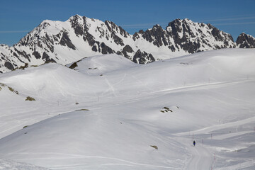 Poster - randonnée en haute altitude à l'Alpe d'Huez en hiver sous un ciel bleu et de la neige fraîche