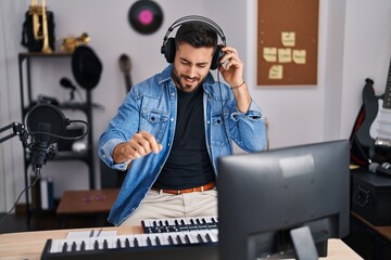 Canvas Print - Young hispanic man singing song at music studio