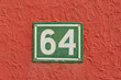 Nummer 64 Hausnummer Grün und Weiß