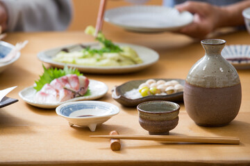 Poster - 家飲みの食卓、晩飯で酒を飲む、日本の食事