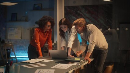 Aufkleber - Excited Team Looking at Laptop Screen, Waiting for Business Partnership Tender Results Late in the Evening. Successful Managers Celebrating the Winning Result, High Five and Hug Each Other.