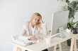 © Westend61 - Tired businesswoman sitting at desk in office