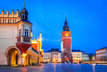 Fototapete - Krakow, Poland - Medieval Ryenek Square with the Cloth Hall and Town Hall Tower