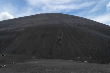 Canvas Print - Hikers on the top of Cerro Negro volcano