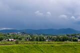 Fototapeta  - Burza nad górami, ulewa, w dolinie ostre słońce.