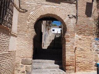 Toledo, ciudad amurallada de España con su influencia árabe.