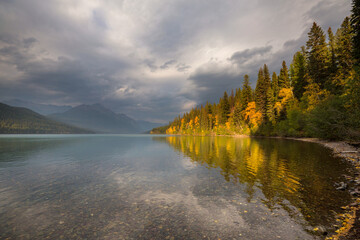 Canvas Print - Autumn lake