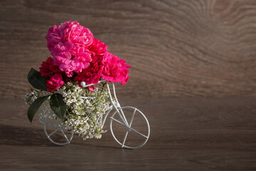 Wall Mural - toy bike with a bouquet of roses. Flower delivery. festivities, congratulations. postcard