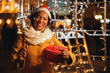 Wall Mural - Black Woman During Xmas Holidays In The City