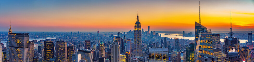 Fototapete - Aerial view of New York City Manhattan at sunset